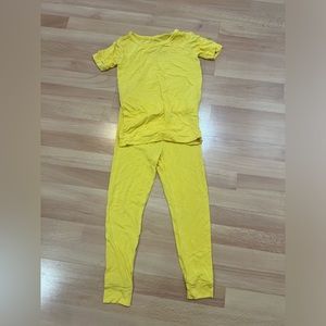 Short sleeve yellow solid